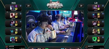 湖南张家界武陵源白雪纷飞 景区积极清雪保游客安全.